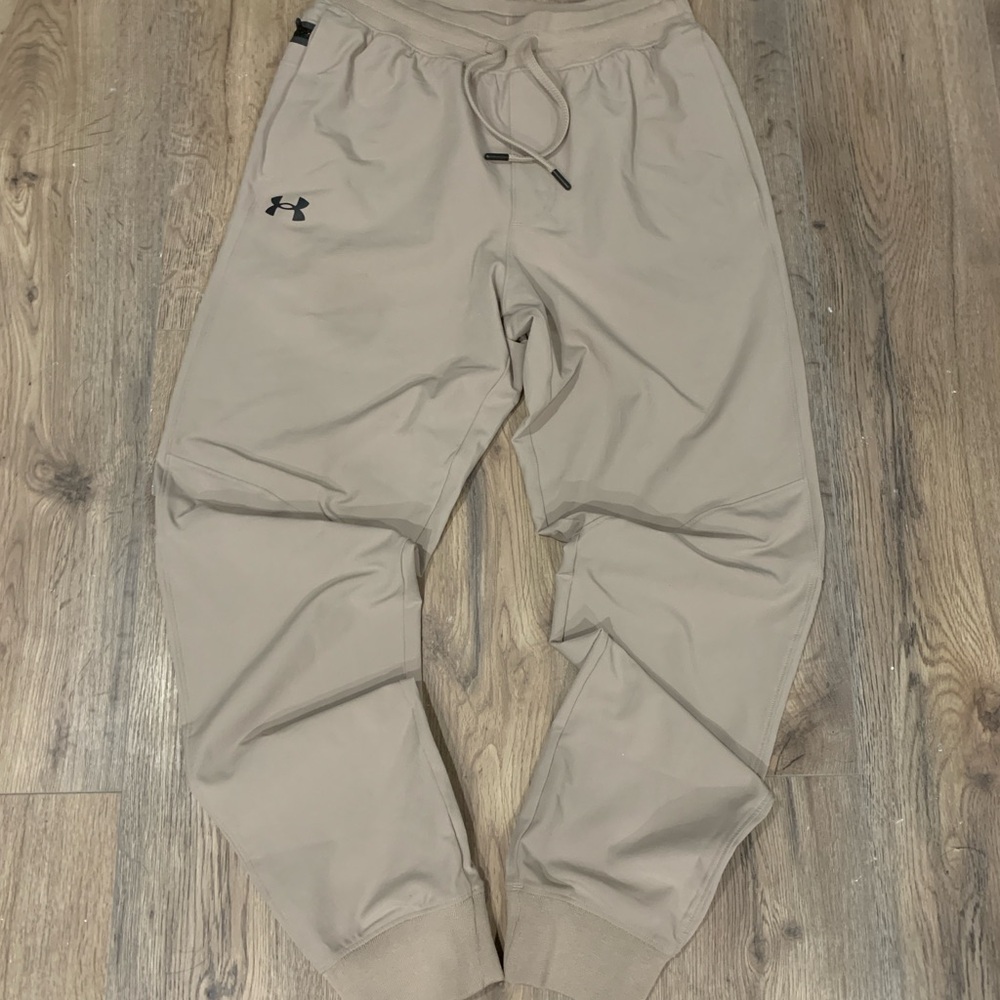 Under Armour Premium Jogger in Khaki